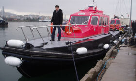 
									15M HDPE PILOT BOAT full								