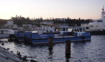 
									15M MOTOR BARGE full								