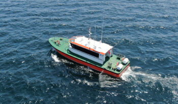 
									17M Pilot – Crew Boat Full								