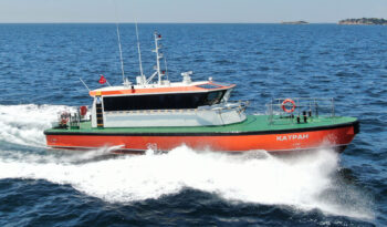 
									17M Pilot – Crew Boat Full								