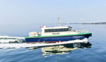 
									17M PILOT BOAT full								